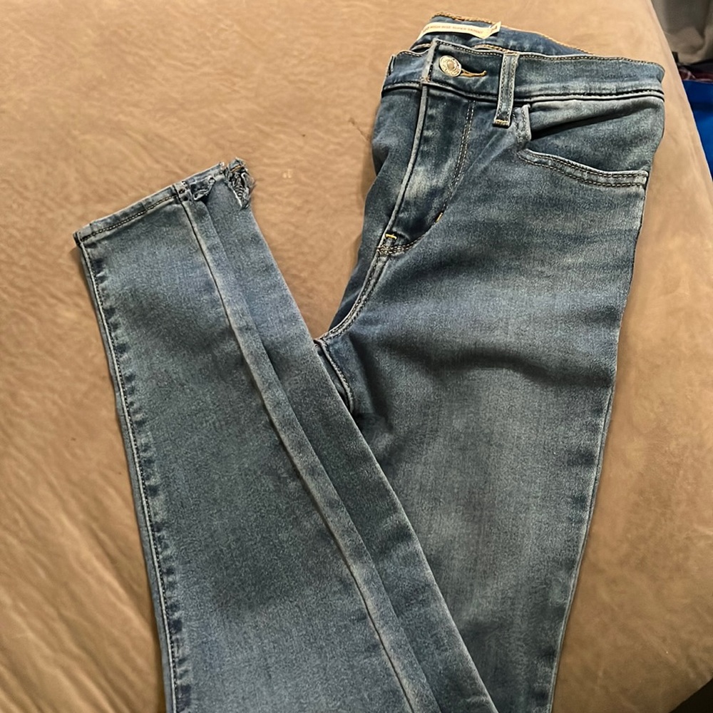 Levi 720 high rise super skinny size 24 read description